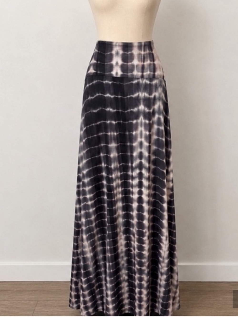 JODIFL Boutique Tie-Dye Maxi Skirt in Black and Cream Size Medium
